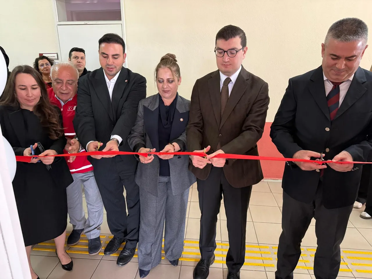 Bozdoğan meslek yüksekokulunda Kızılay Kampüs Mağazası açıldı