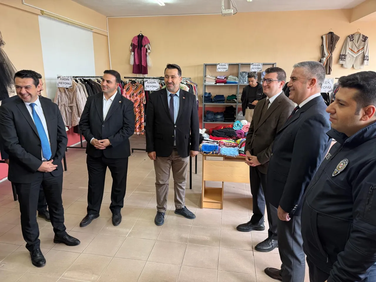 Bozdoğan meslek yüksekokulunda Kızılay Kampüs Mağazası açıldı