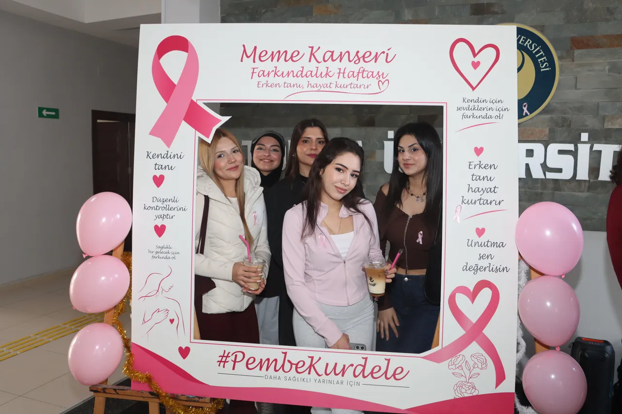 Toros Üniversitesi’nde Meme Kanseri farkındalığı için stand açıldı