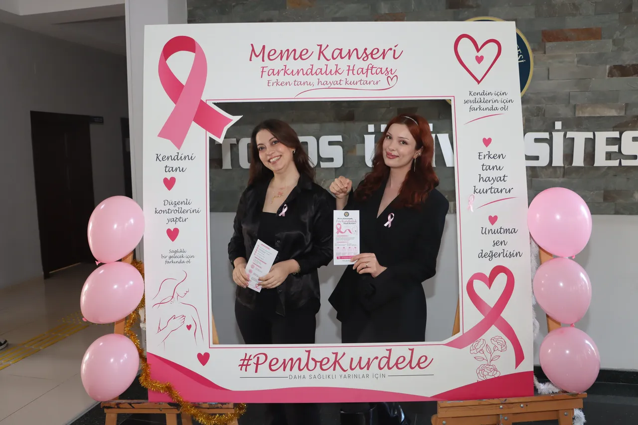 Toros Üniversitesi’nde Meme Kanseri farkındalığı için stand açıldı