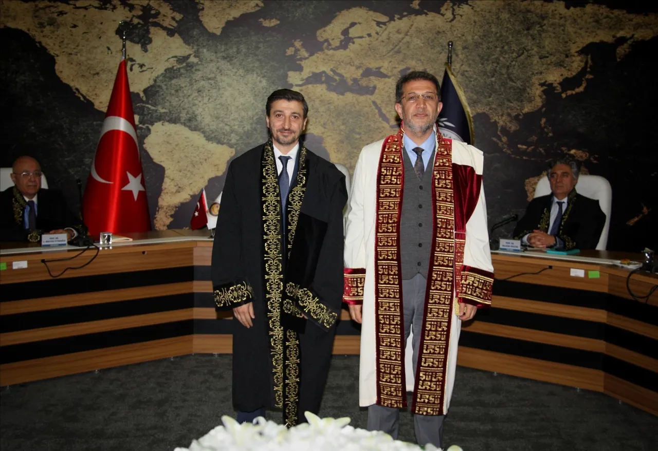 Doçentlik ünvanı alan akademisyenlere cübbeleri giydirildi