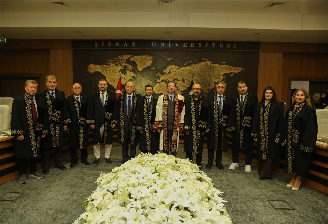 Doçentlik ünvanı alan akademisyenlere cübbeleri giydirildi