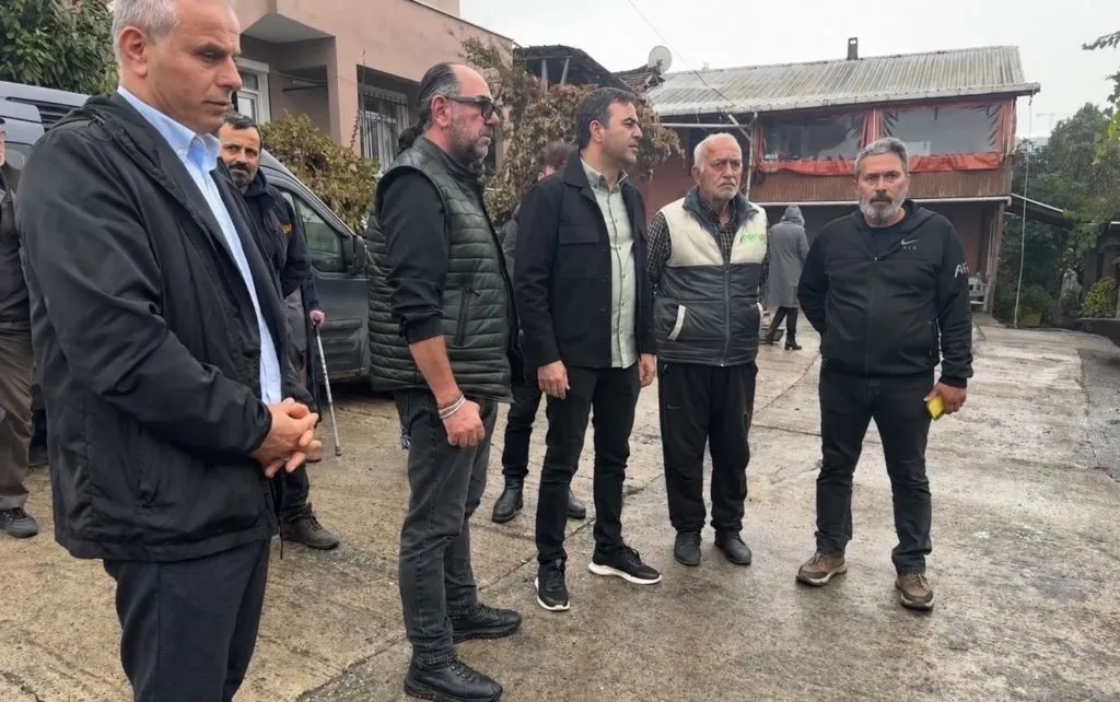 Başkan Özlü, yangın mağduru aileyi yalnız bırakmadı