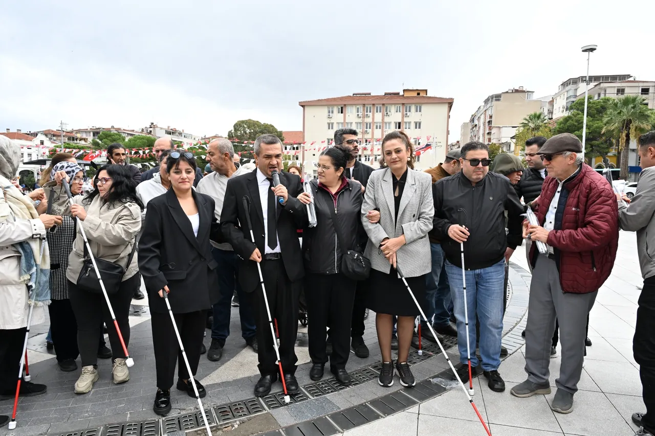 Manisa’da beyaz baston için farkındalık yürüyüşü
