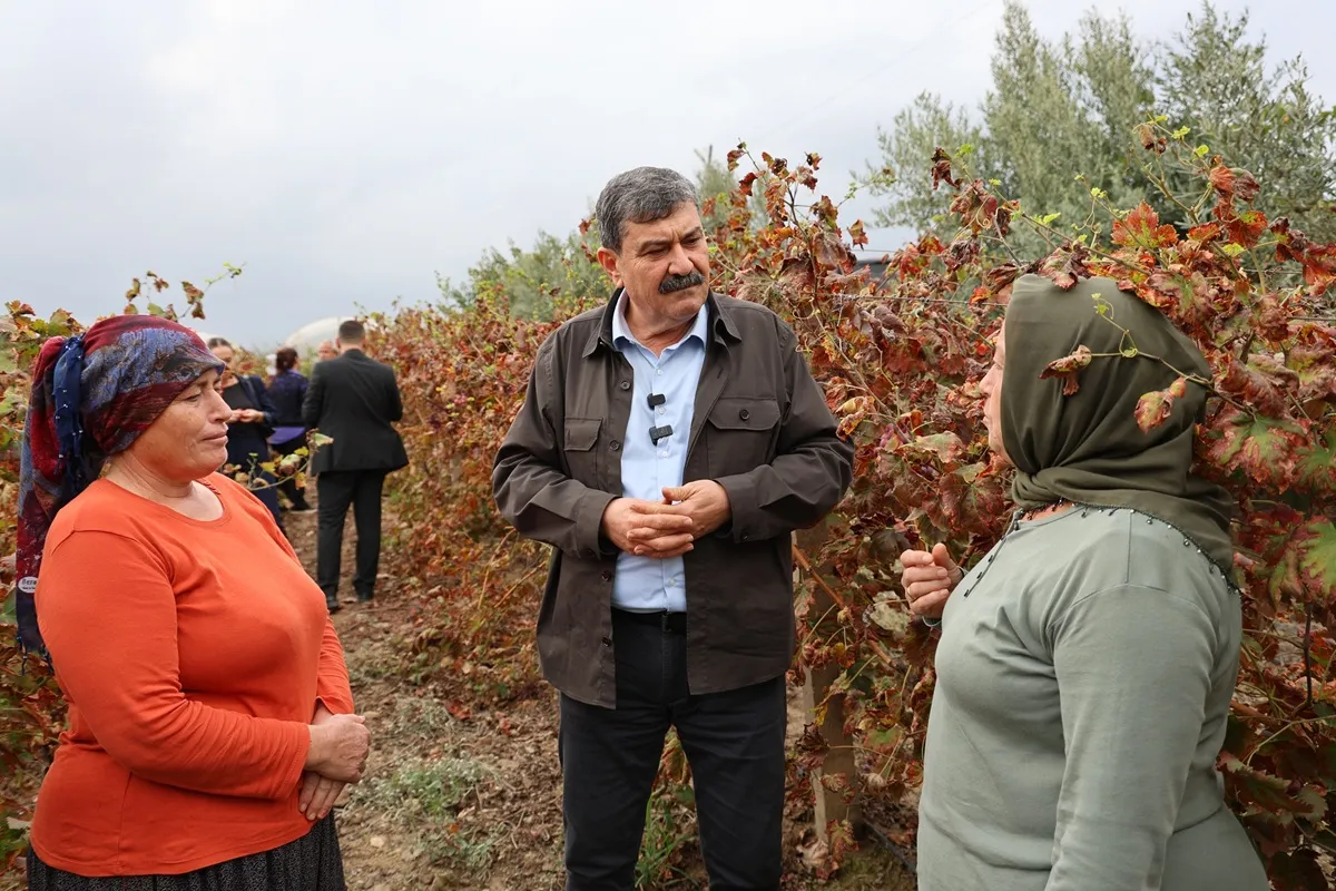 Başkan Yıldız, kadın çiftçilerle tarlada buluştu