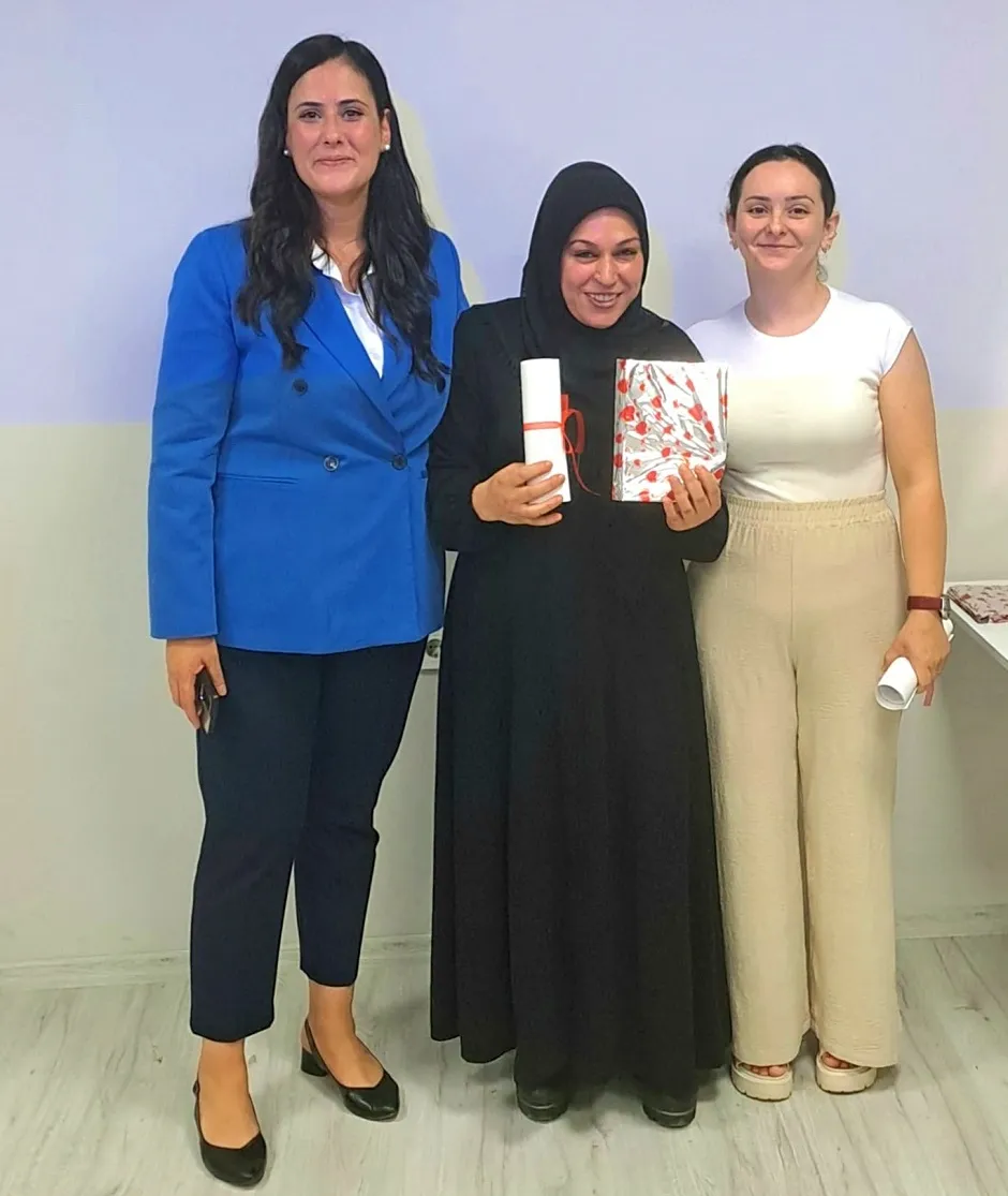 Bornova Aile Destek Merkezi ilk okuma yazma sertifikalarını törenle takdim etti