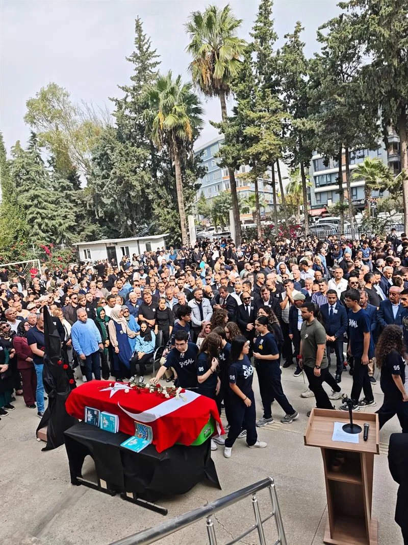Defne Kaymakamlığı, eğitimci Murat Yurtsever’i son yolculuğuna uğurladı