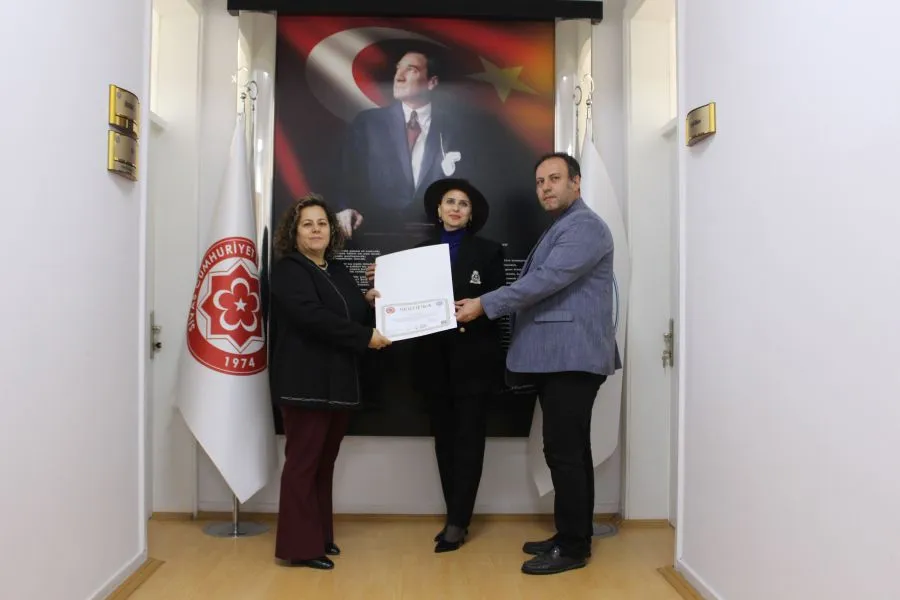 Sivas Cumhuriyet Üniversitesinde işaret dili eğitimi alan katılımcılara sertifikaları verildi