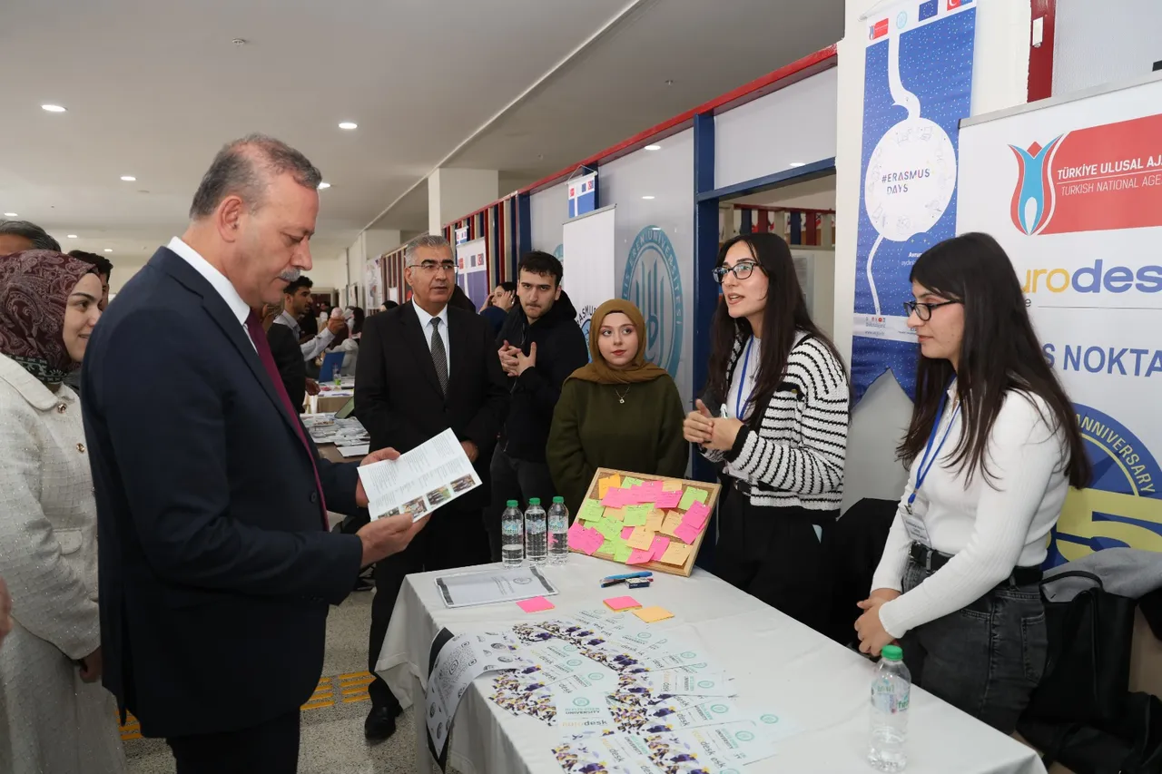 Bitlis Eren Üniversitesinde Erasmus+ Days etkinliğiyle kültürler buluştu