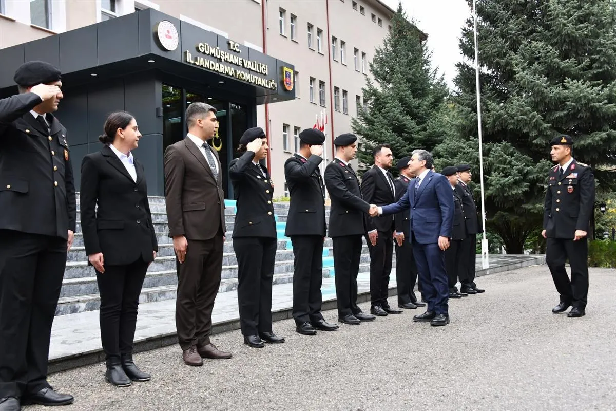 Gümüşhane Valisi Cevdet Atay, İl Jandarma Komutanlığını ziyaret etti
