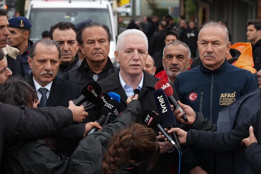 Vali Gül, sağanak yağıştan etkilenen 3 ilçede incelemelerde bulundu