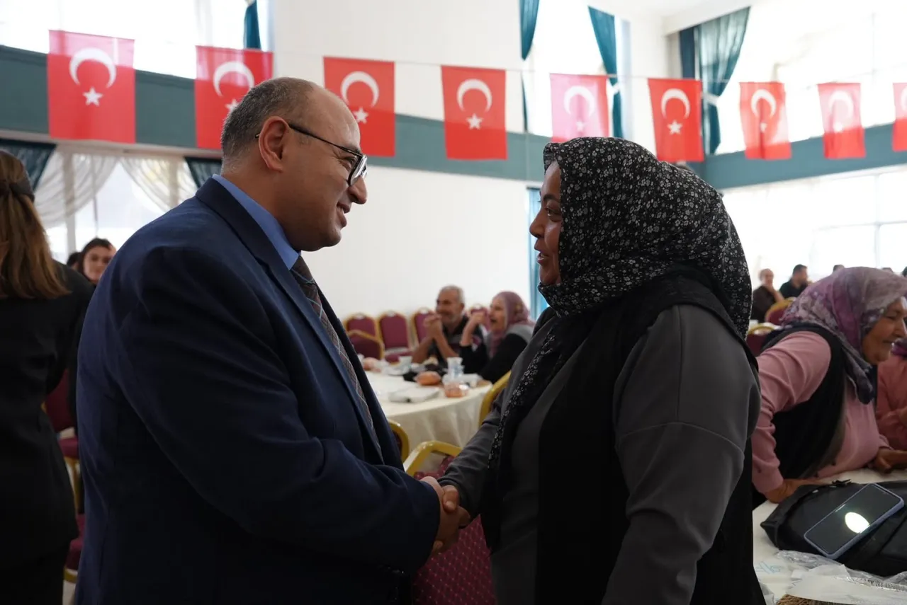 Erdemli Belediyesi üreten kadınların yanında