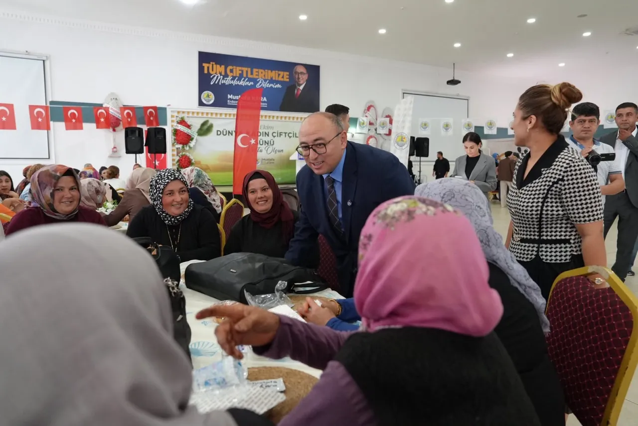 Erdemli Belediyesi üreten kadınların yanında