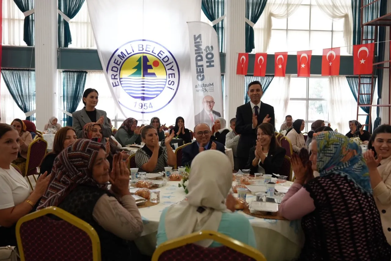 Erdemli Belediyesi üreten kadınların yanında