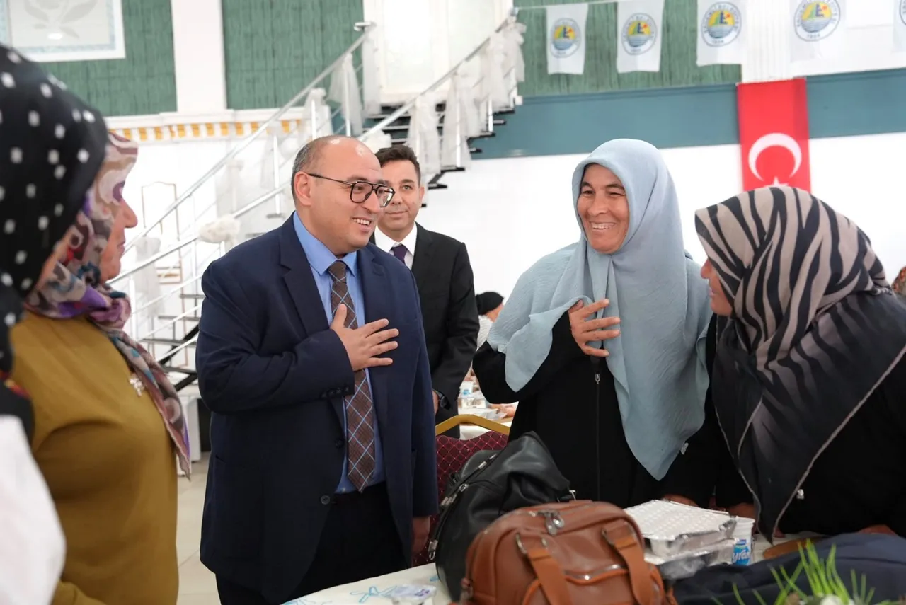 Erdemli Belediyesi üreten kadınların yanında