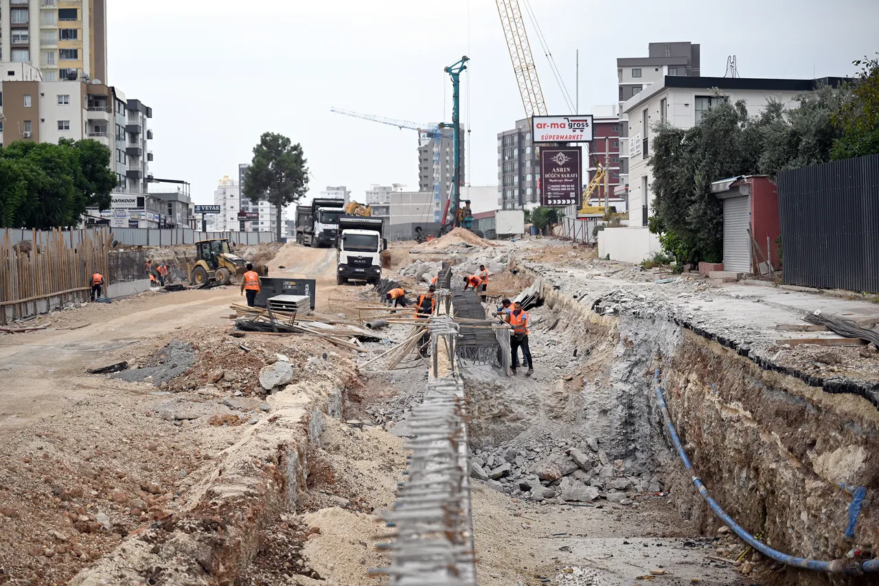 Mersin’in en büyük katlı kavşak Projesi’nde Büyükşehir’den 7/24 mesai