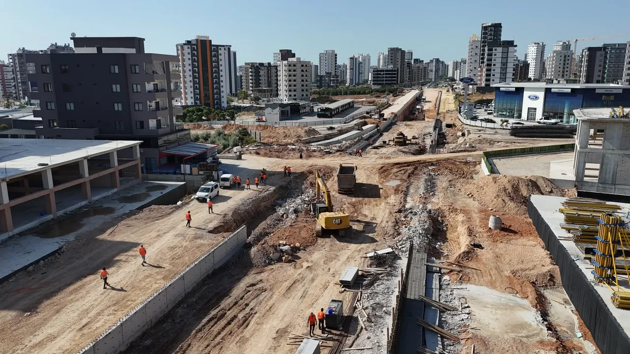 Mersin’in en büyük katlı kavşak Projesi’nde Büyükşehir’den 7/24 mesai