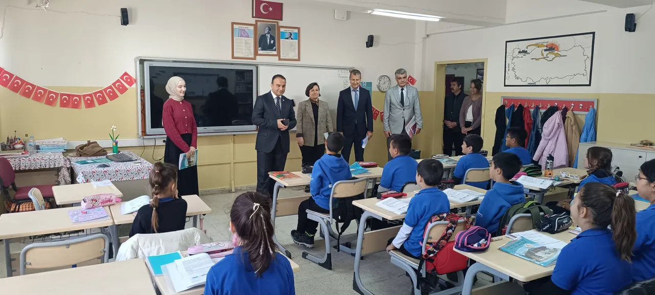 Menteşe Kaymakamı Budan’dan, Yenice ilkokulu ve ortaokuluna ziyaret