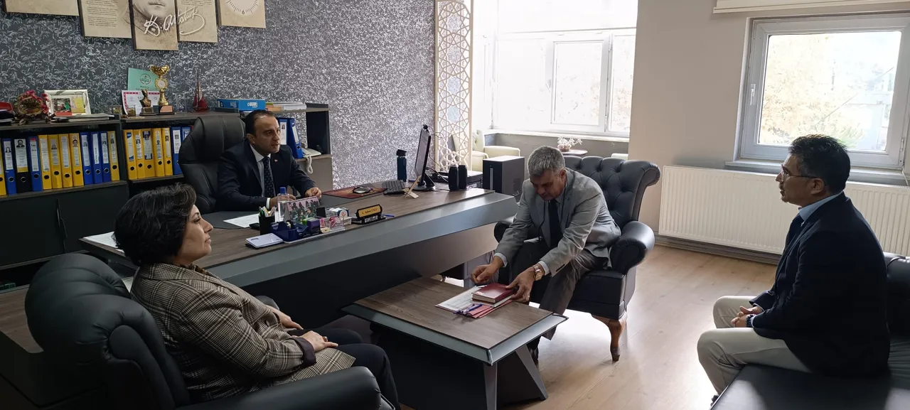 Menteşe Kaymakamı, Yerkesik Mahallesi’nde faaliyet gösteren Muğla Özel Eğitim Meslek Okulu’nu ziyaret ederek özel öğrencilerle bir araya geldi