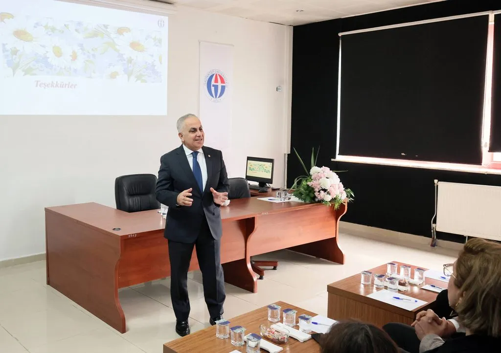 Yabancı Diller Yüksekokulu’nda akademik kurul toplantısı yapıldı