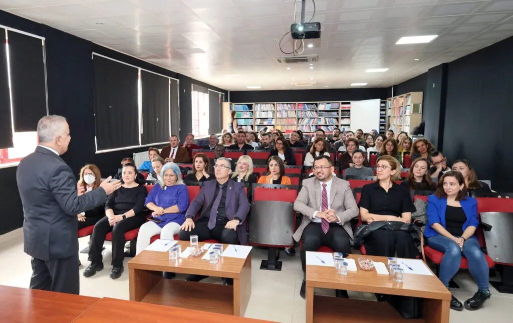 Yabancı Diller Yüksekokulu’nda akademik kurul toplantısı yapıldı