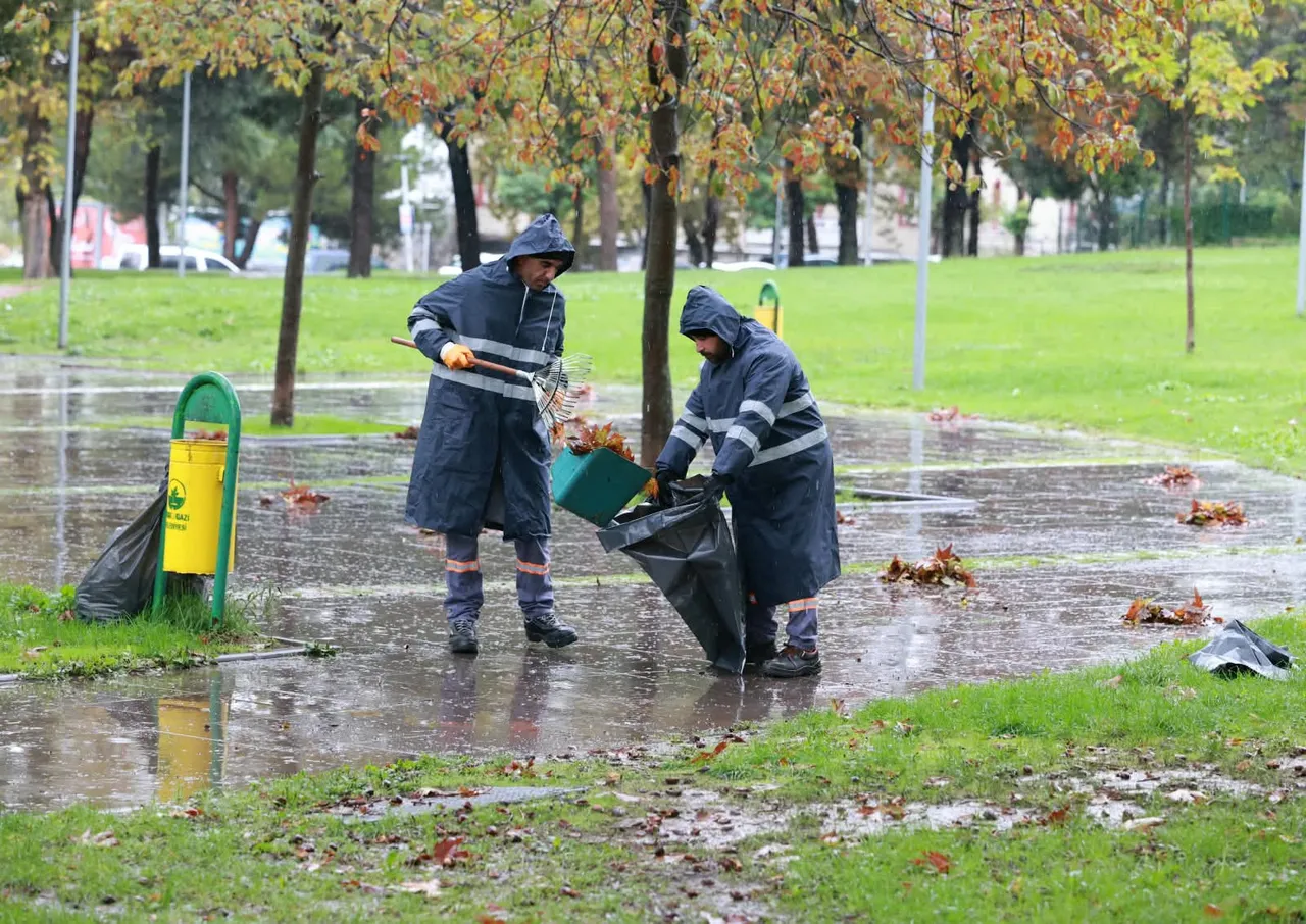 Osmangazi Belediyesi’nden sonbahar temizliği