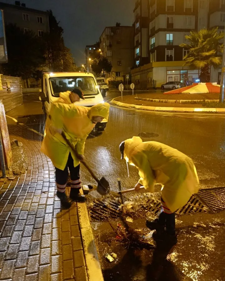 Sağanak yağışa karşı nöbet sürüyor