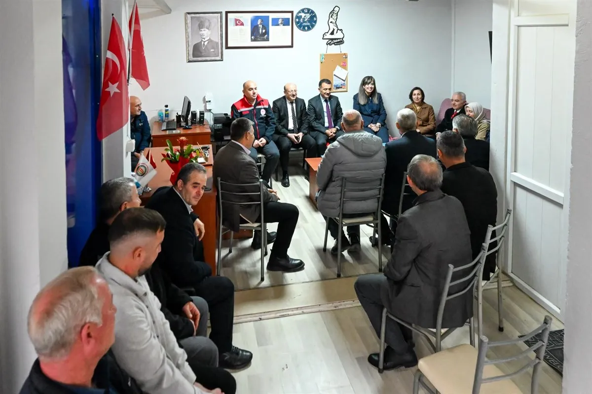Muhtarlar, En yakın çalışma arkadaşlar