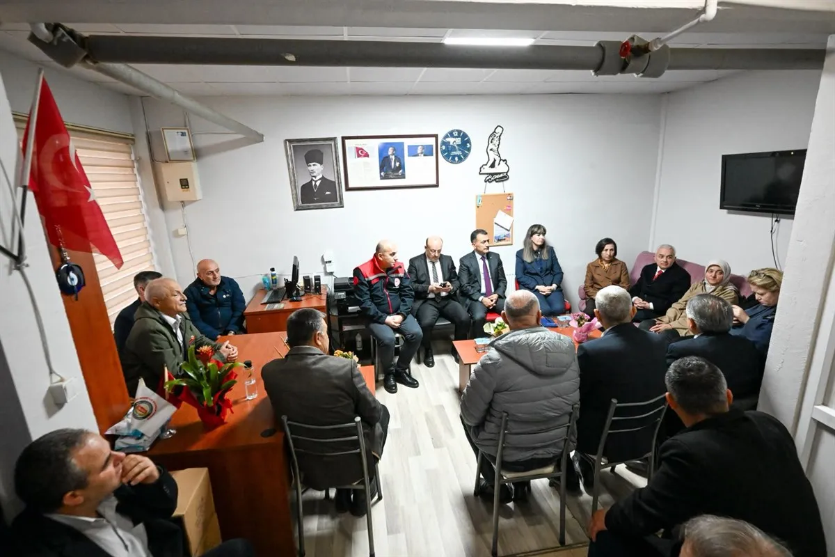 Muhtarlar, En yakın çalışma arkadaşlar