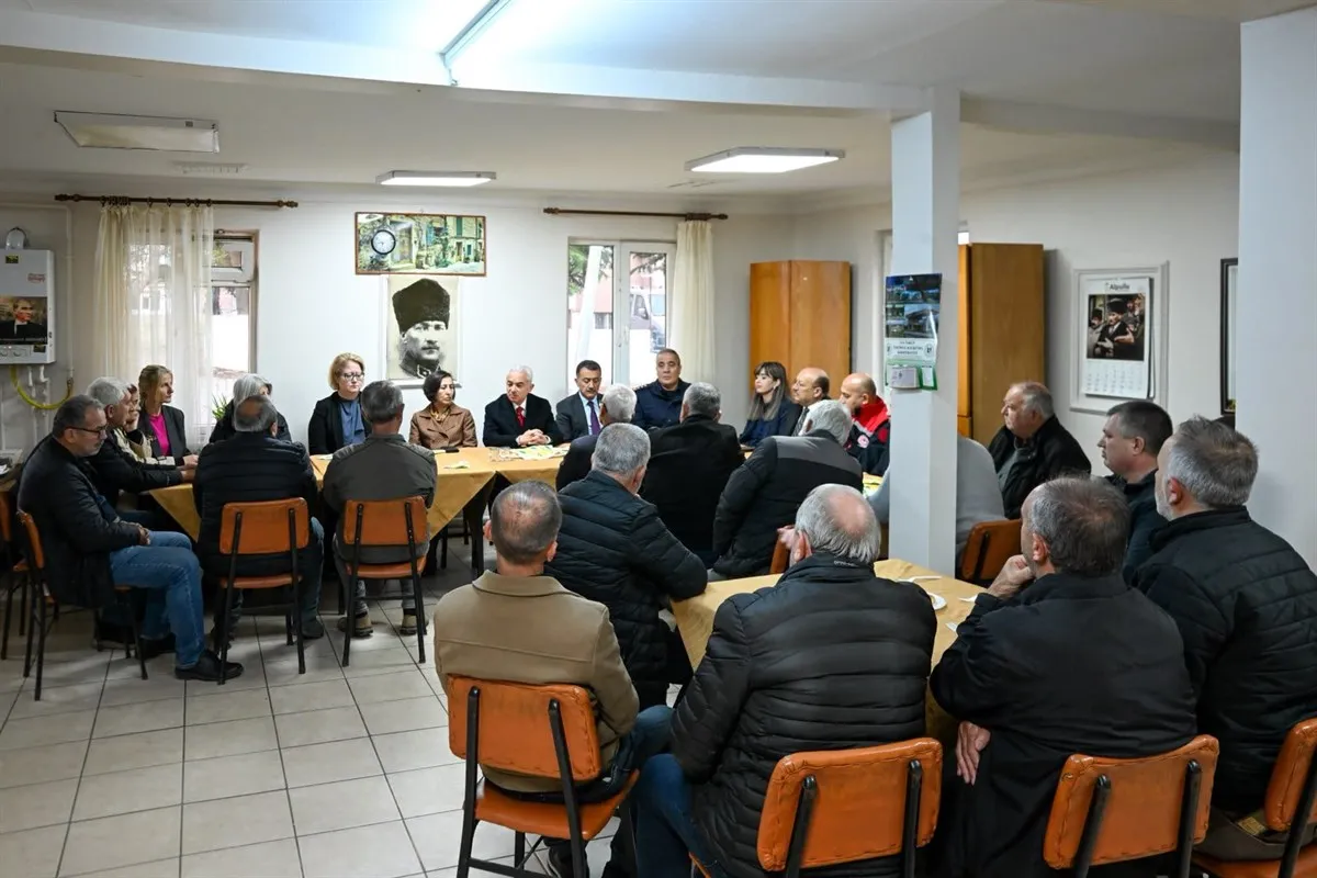 Muhtarlar, En yakın çalışma arkadaşlar