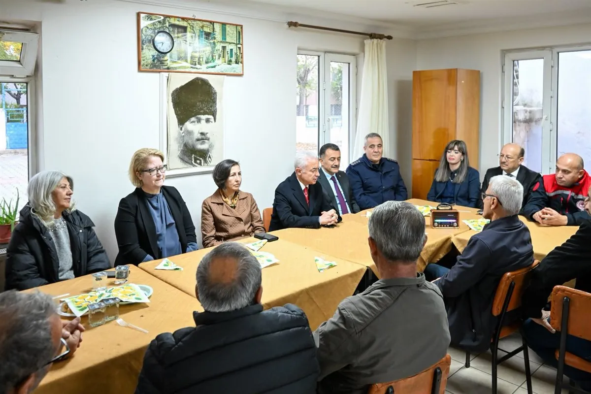 Muhtarlar, En yakın çalışma arkadaşlar