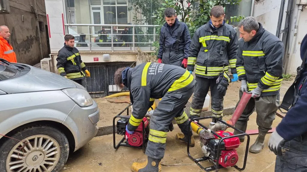 Tekirdağ'dan İstanbul'a dayanışma eli: Büyükşehir ekipleri afet bölgesine sevk edildi
