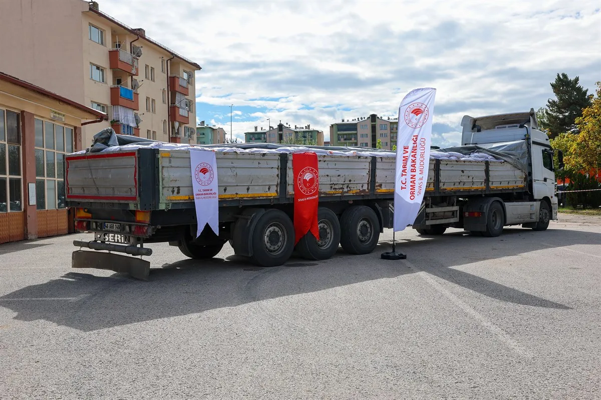 Çiftçilere Yem Bitkisi Tohumu Dağıtıldı