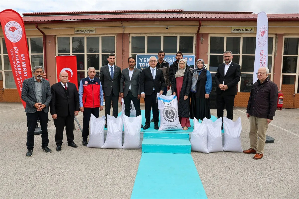 Çiftçilere Yem Bitkisi Tohumu Dağıtıldı