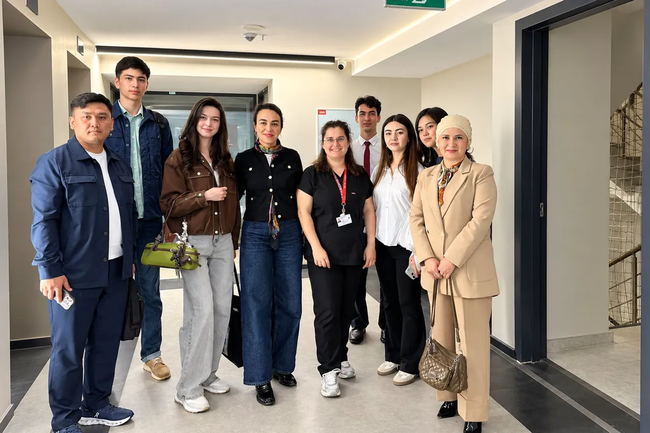 Andijan Devlet Tıp Enstitüsü Öğrencileri, Atlas Üniversitesi Diş Hekimliği Fakültesi'nde klinik eğitim alıyor