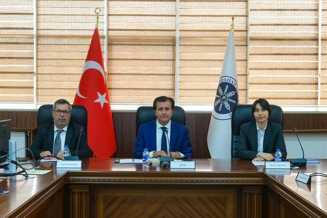 Ardahan Üniversitesi Rektörü Başkanlığında Ardahan Üniversitesi Kalite Komisyonu toplantısı yapıldı