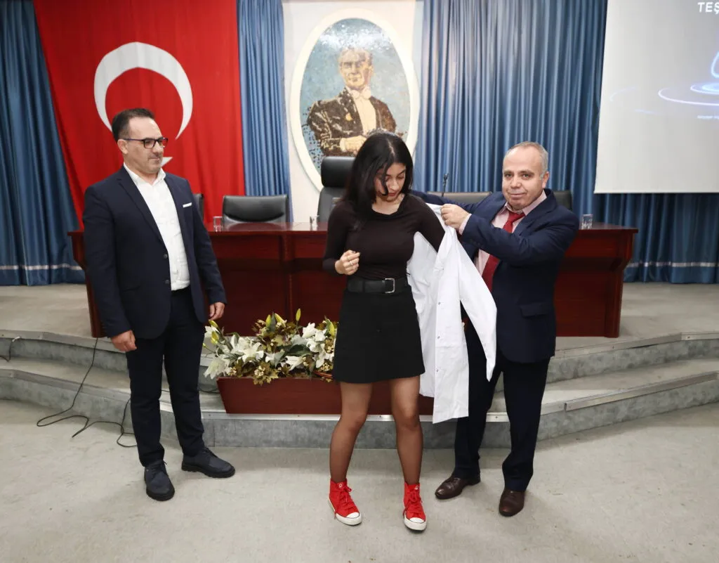 GAÜN kimya bölümünde ilk kez beyaz önlük giyme töreni düzenlendi