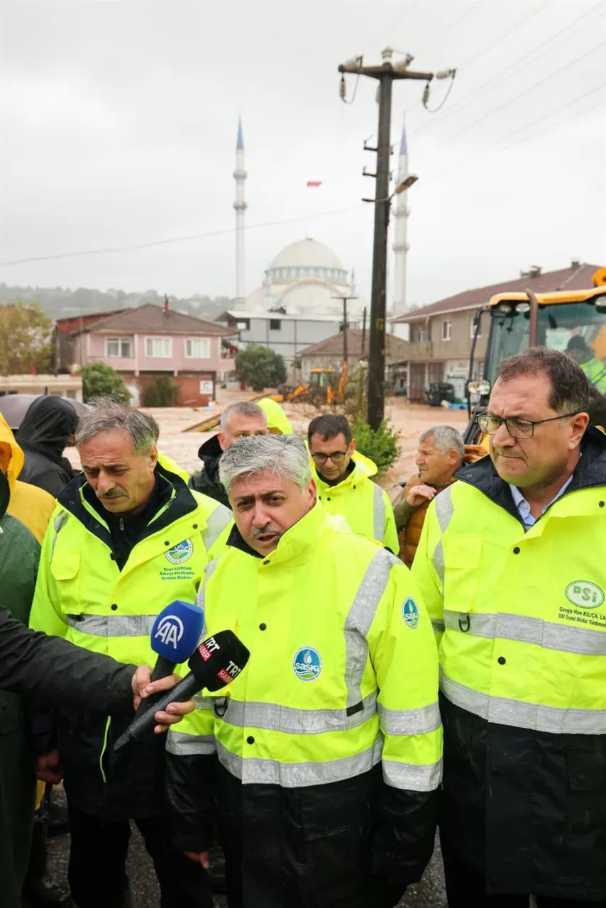 Vali Doğan, yoğun yağışların etkilediği alanlarda incelemelerde bulundu
