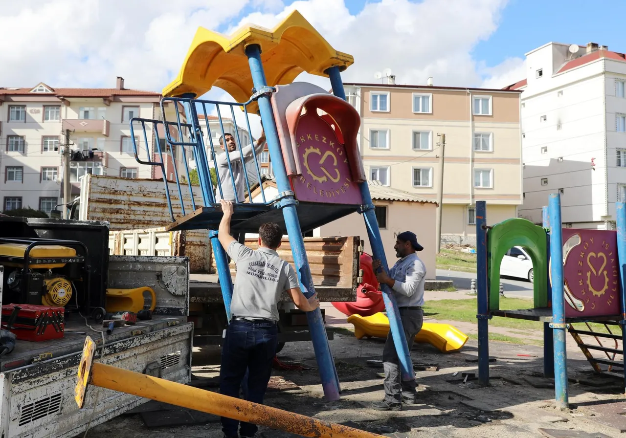 Efe Sokak Parkı revize çalışmaları başladı