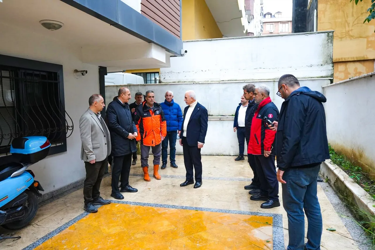 Başkan Yıldırım, yağıştan etkilenen mahallelerde incelemelerde bulundu