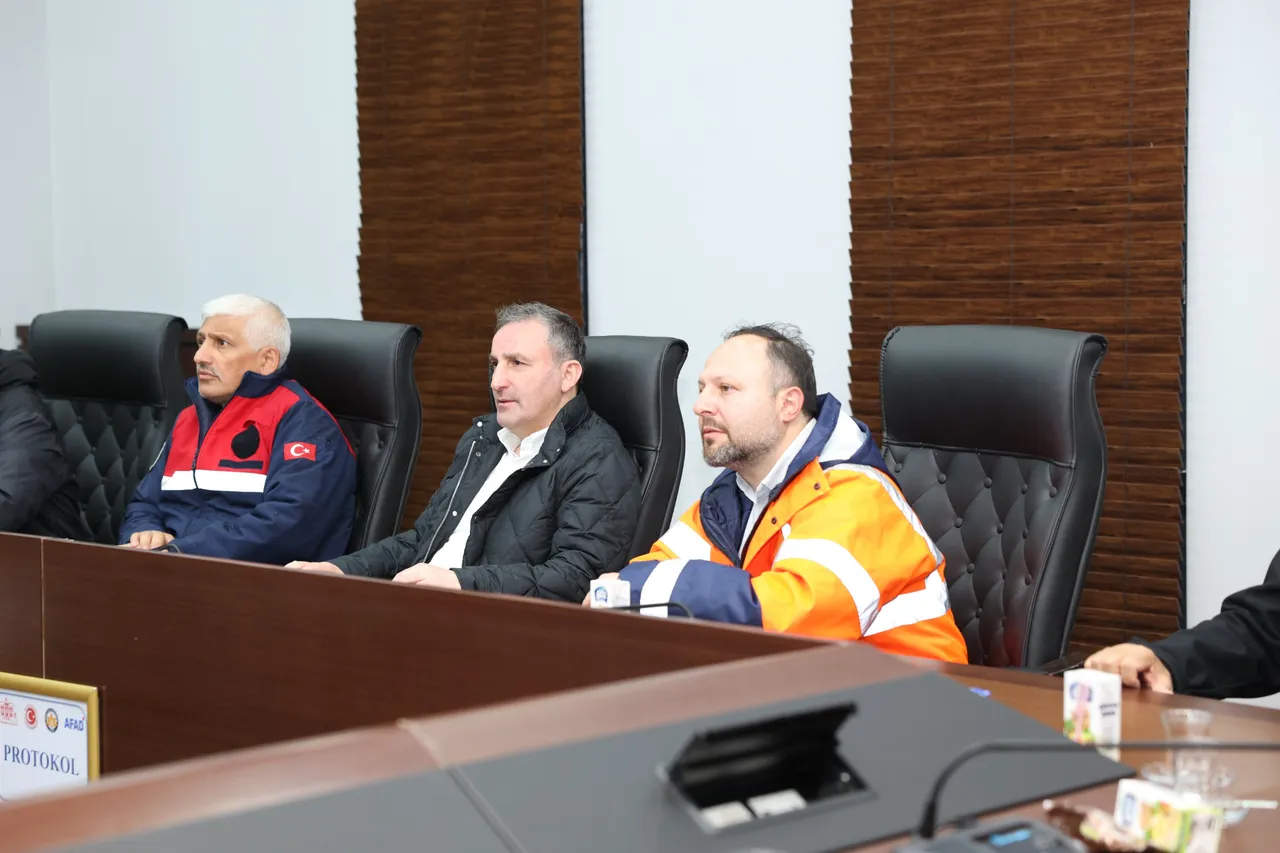 Sultanbeyli Belediyesinden sağanak yağışa karşı yoğun mesai