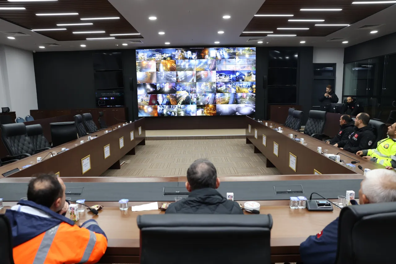 Sultanbeyli Belediyesinden sağanak yağışa karşı yoğun mesai