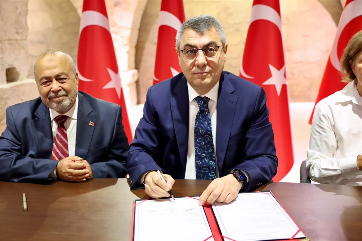 Mersin Valisi Toros’un Himayesinde, Hayırseverler Ayşe Kocabaşa ve Mehmet Kocabaşa Tarafından Yaptırılacak Okulun bağış protokolü imzalandı