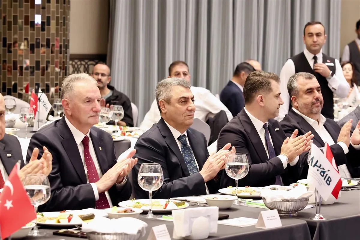 Mersin Valisi Toros, tarafından düzenlenen 2025 Yılı ihracatın yıldızları ödül törenine katıldı
