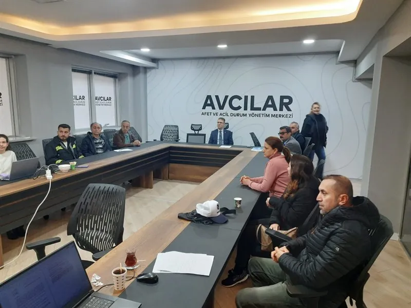 Avcılar Kaymakamı Burhan, sağanak yağış sonrası çalışmaları yerinde inceledi