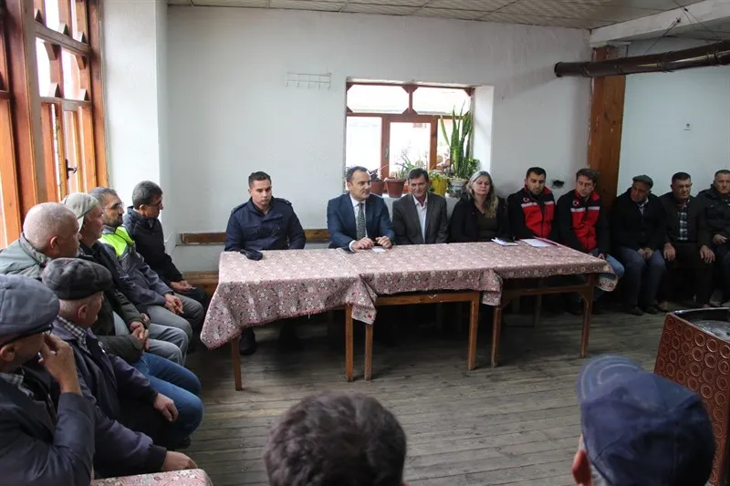 Banaz Kaymakamı Musa Kazım Çelik, Ayrancı Köyünde vatandaşlarla bir araya gelerek görüş ve taleplerini dinledi