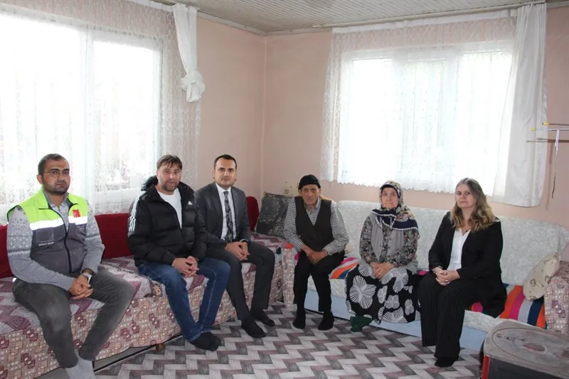 Banaz Kaymakamı Çelik, Aysel-Ali YILDIZ ile Nazlı-Ahmet ÇAM ailesine konuk oldu