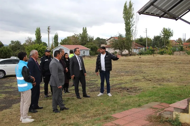 Banaz Kaymakamı Musa Kazım Çelik, Atatürk Mesleki Eğitim Merkezi'ni ziyaret ederek öğretmenler ve okul idarecileriyle bir araya geldi