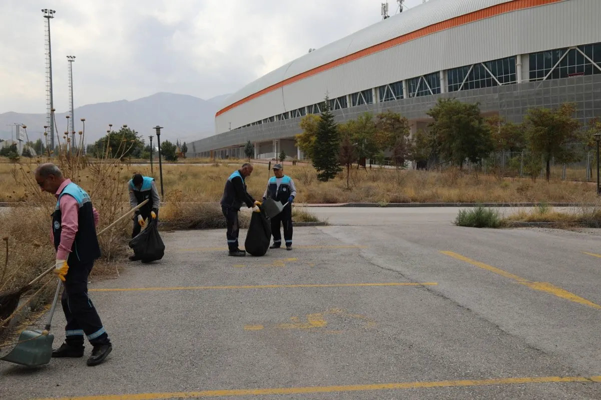 Battalgazi Belediyesi İlçe genelinde temizlik çalışmalarını sürdürüyor