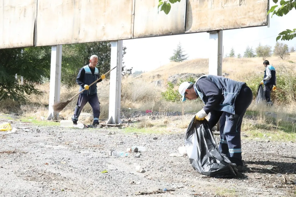 Battalgazi Belediyesi İlçe genelinde temizlik çalışmalarını sürdürüyor